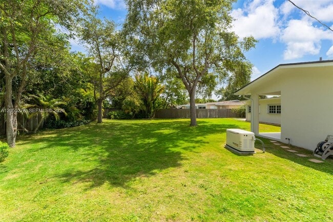 Building Photo - 9121 Ridgeland Dr