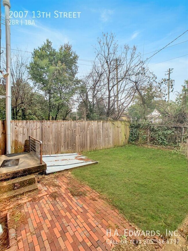 Building Photo - 2007 13th St