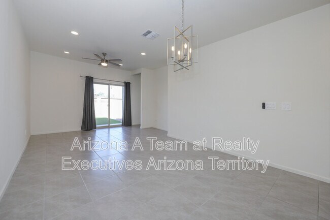 Building Photo - 4882 E Greenway Wash Dr