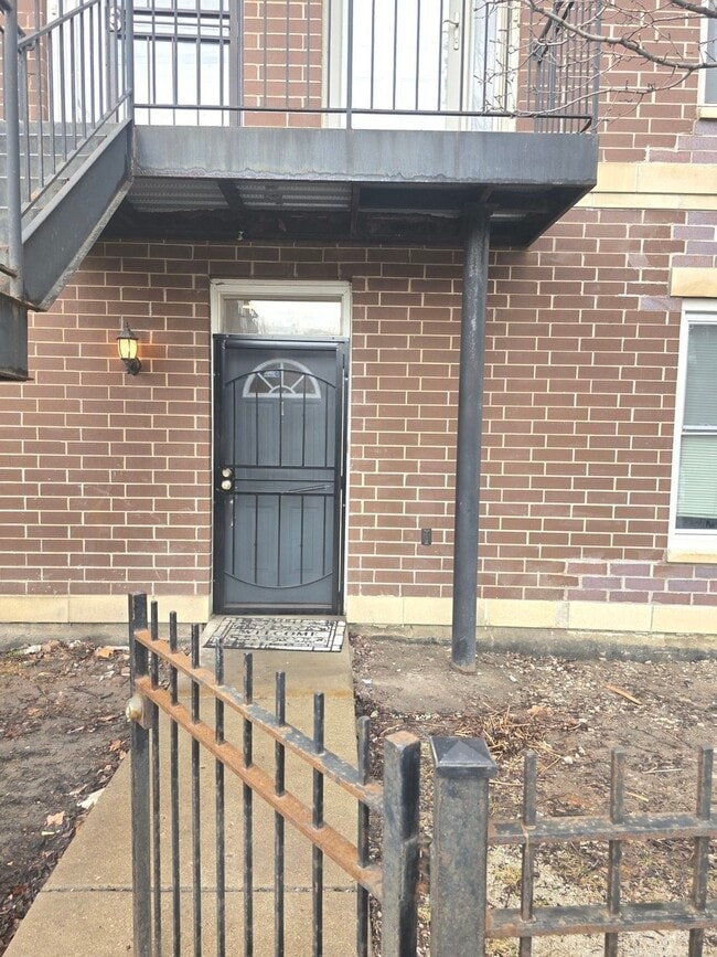 Building Photo - 736 S Kedzie Ave