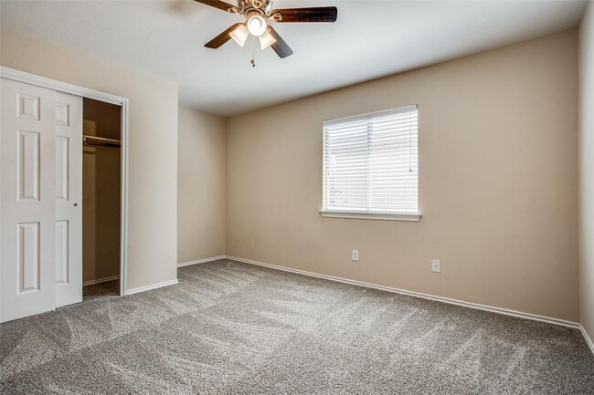 Building Photo - 2443 Green Meadows Ln