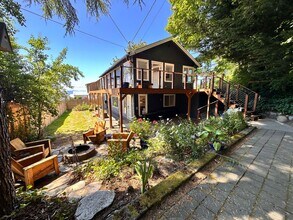 Building Photo - Charming West Seattle Home with Views of Puget Sound