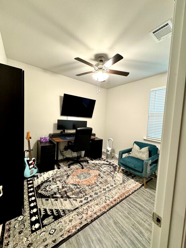 Building Photo - 6631 Tiger Pointe Dr