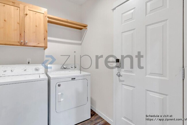 Building Photo - 5037 N Cecelia St