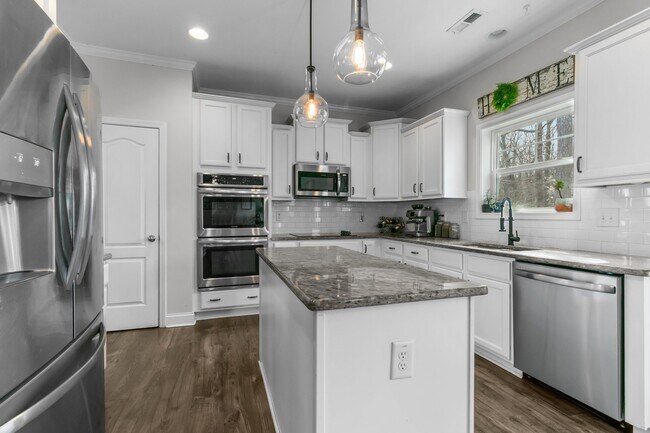 Building Photo - 230 Parrish Ln