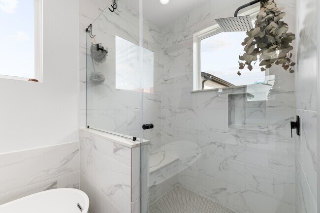 Building Photo - 3030 Live Oak St