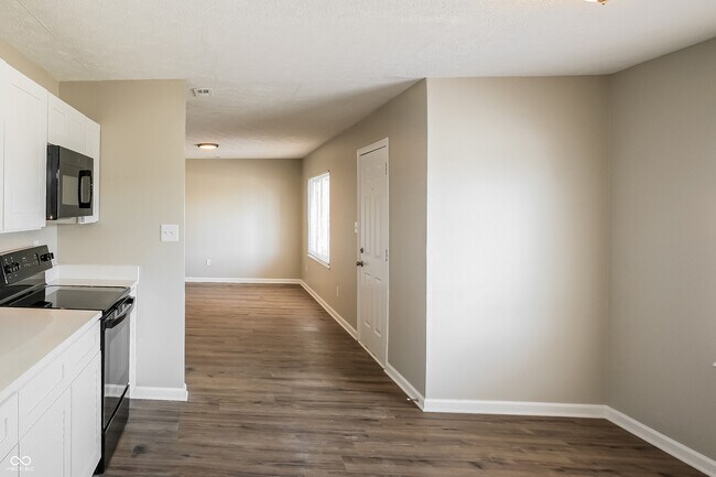 Building Photo - 728 Holiday Dr