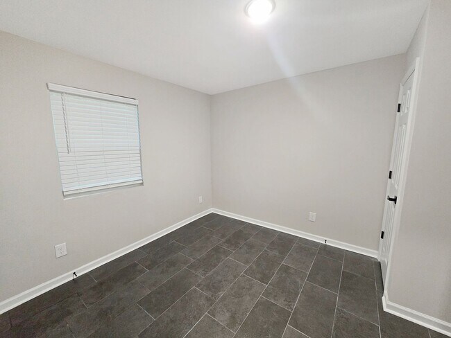 Building Photo - 4 Bedroom/2 Bath Harvest/Monrovia Area