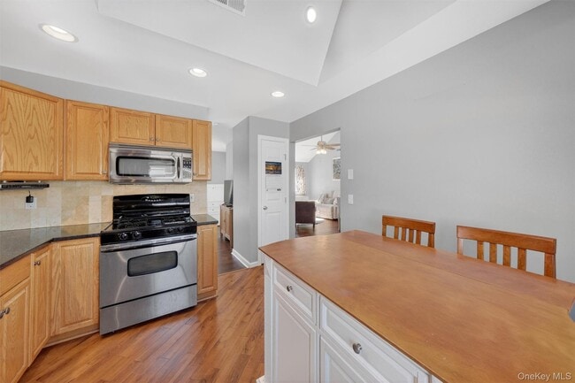 Building Photo - 72 Old Farm Ln