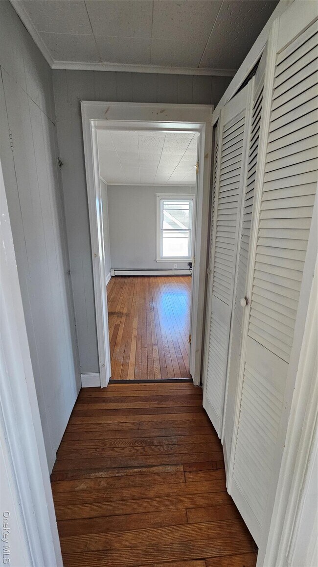 Building Photo - 192 Main St