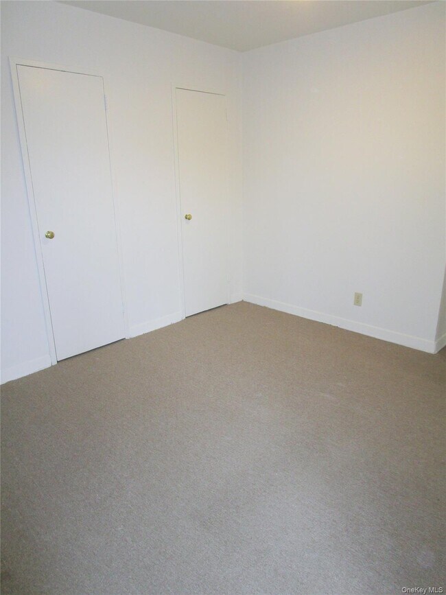 Building Photo - 123 Valentine Ln