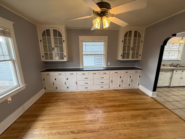 Building Photo - 3 bed/1 bath house