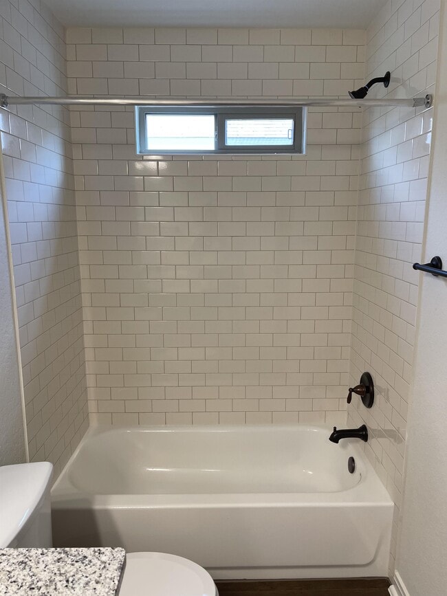 Building Photo - 2202 Sandlewood Cv