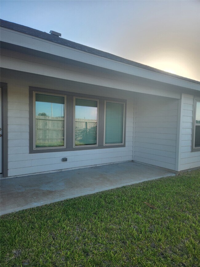 Building Photo - 7927 Elk Grv Ln