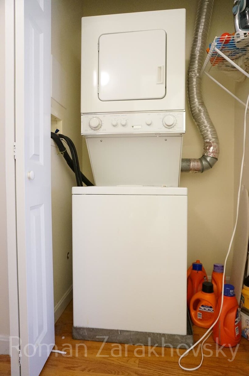 Building Photo - 50 Kent St