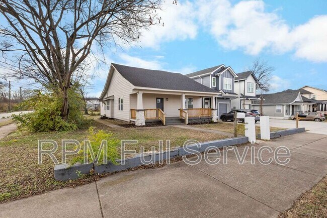 Building Photo - 1405 14th Ave N