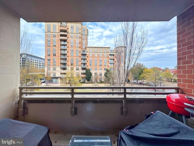 Building Photo - 3650 S Glebe Rd