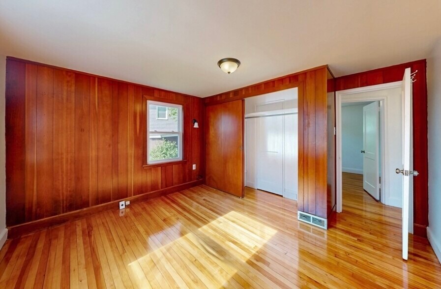 Primary Photo - 14 Grew Hill Rd