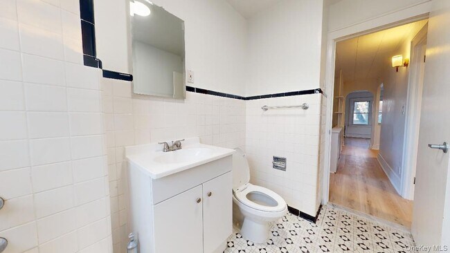 Building Photo - 96-29 72nd Road Unit 2