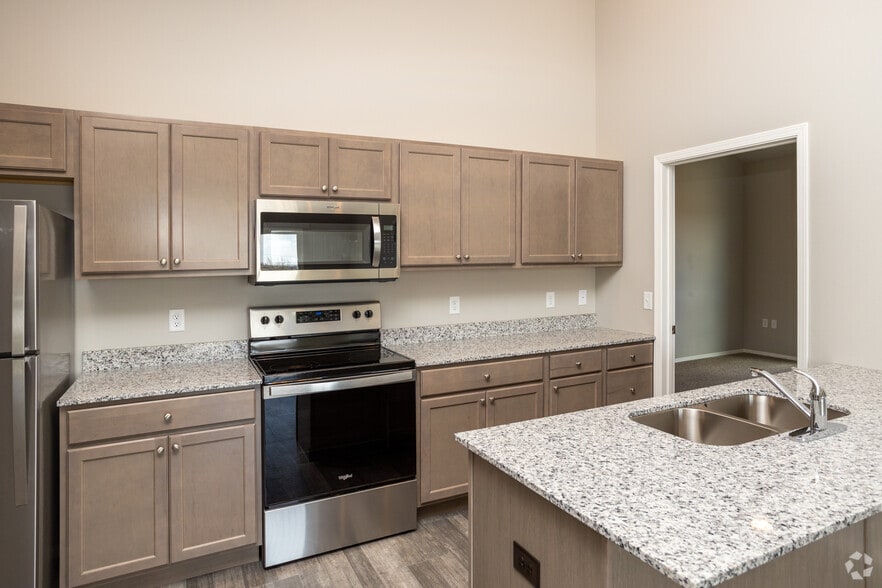 2BR, 2BA - 870SF - Kitchen - Prairie Towers
