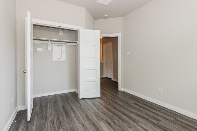 Building Photo - 18322 W Centro Cir