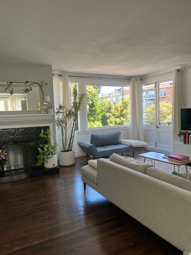 Building Photo - Rare opportunity to live on San Francisco'...