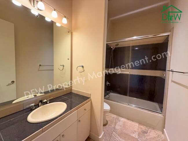 Building Photo - 4 Bedroom, 4 1/2 Bathroom Home with Pool for Lease in Irving