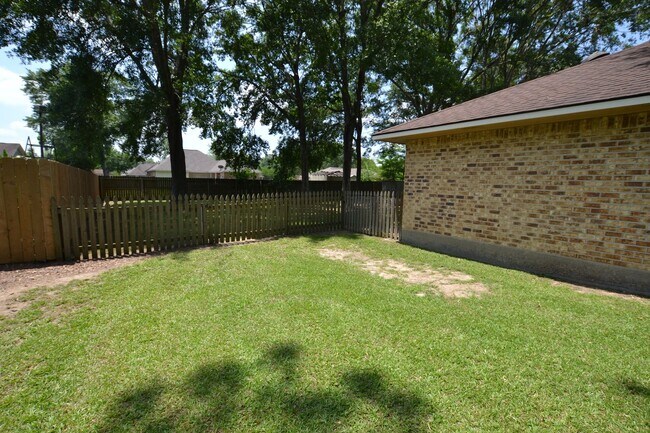 Building Photo - Zachary School District! 3 bedroom, 2 bath home in coveted Marita Terrace Subdivision