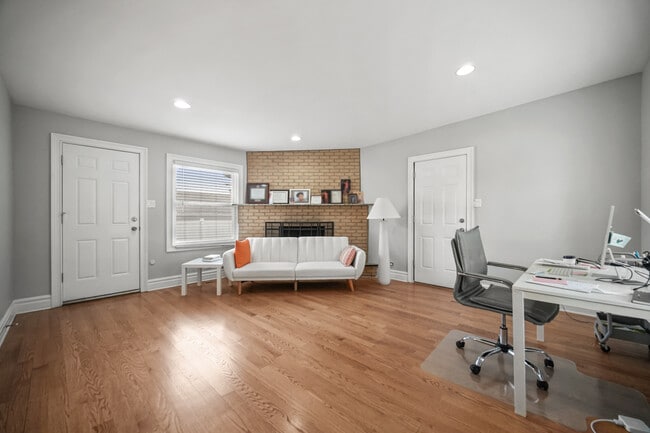 Building Photo - 9157 S Avers Ave