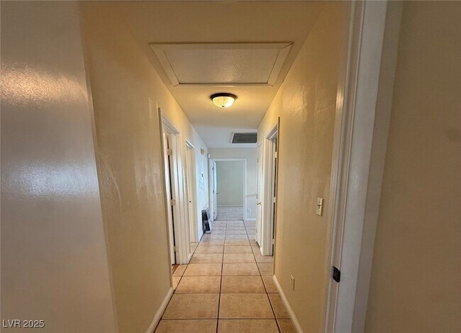 Building Photo - 9300 Cool Creek Ave