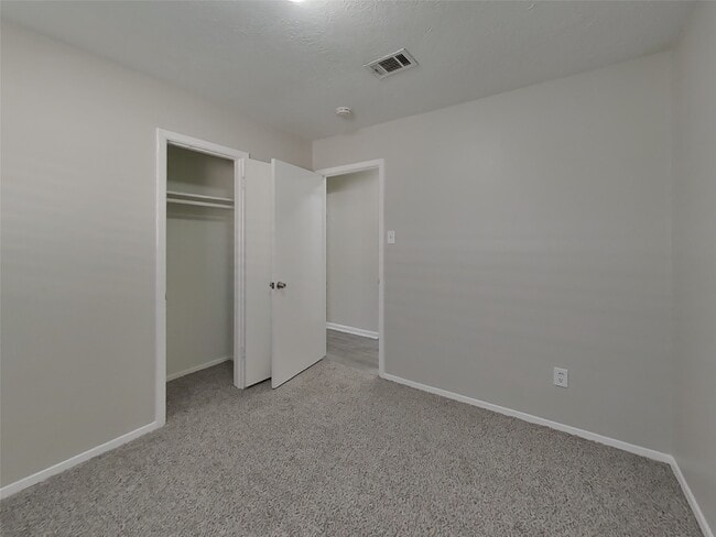 Building Photo - 23110 Newgate Dr
