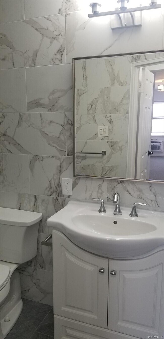 Building Photo - 740 E Broadway