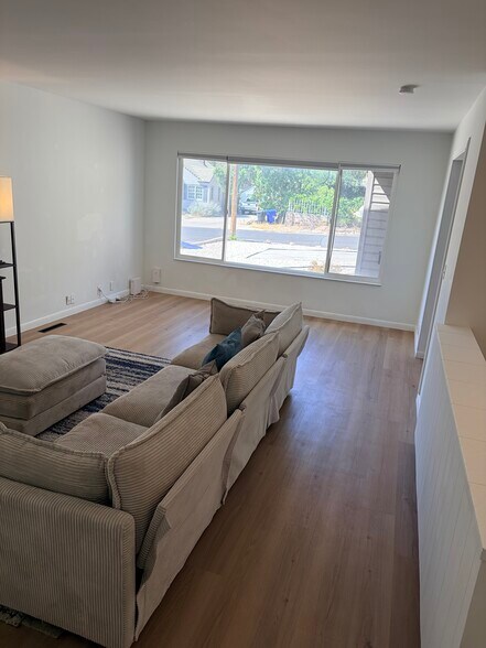 Building Photo - 2258 E Claybourne Ave