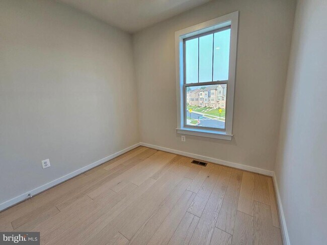 Building Photo - 8650 Satinwood Dr
