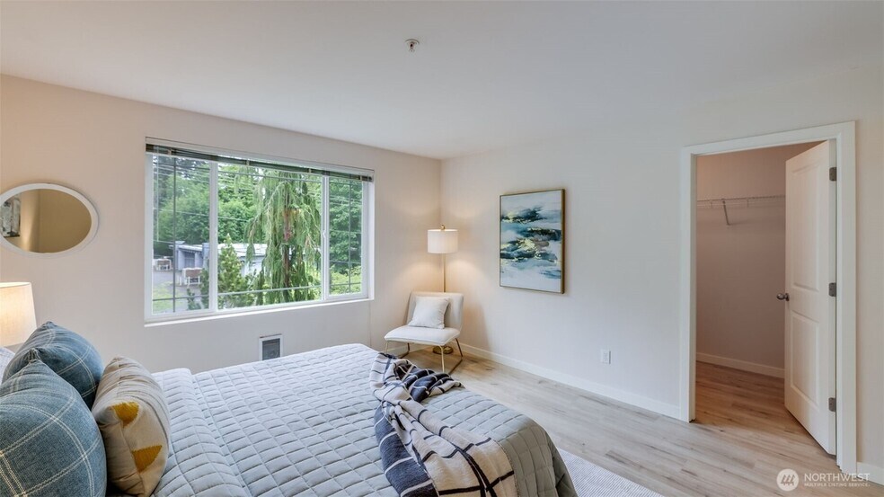 Building Photo - 15720 Manor Way