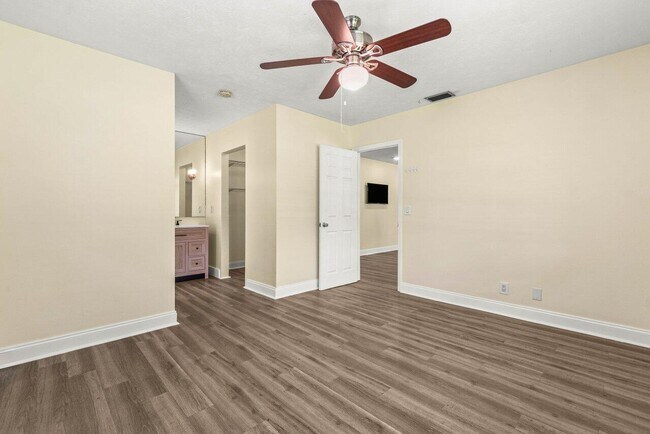 Building Photo - 640 Jaeger Dr