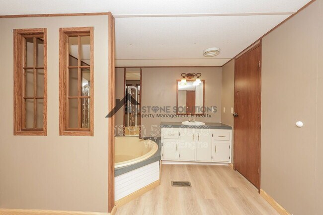 Building Photo - 5576 Hargrove Rd