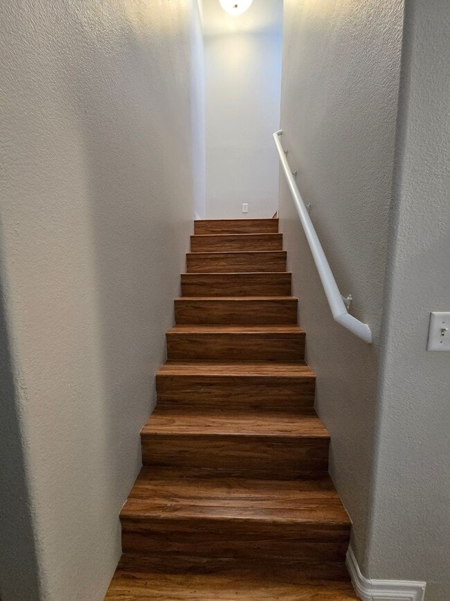 Building Photo - A Fabulous 4 Bedroom Home in N.Las Vegas 1 Bedroom Downstairs.