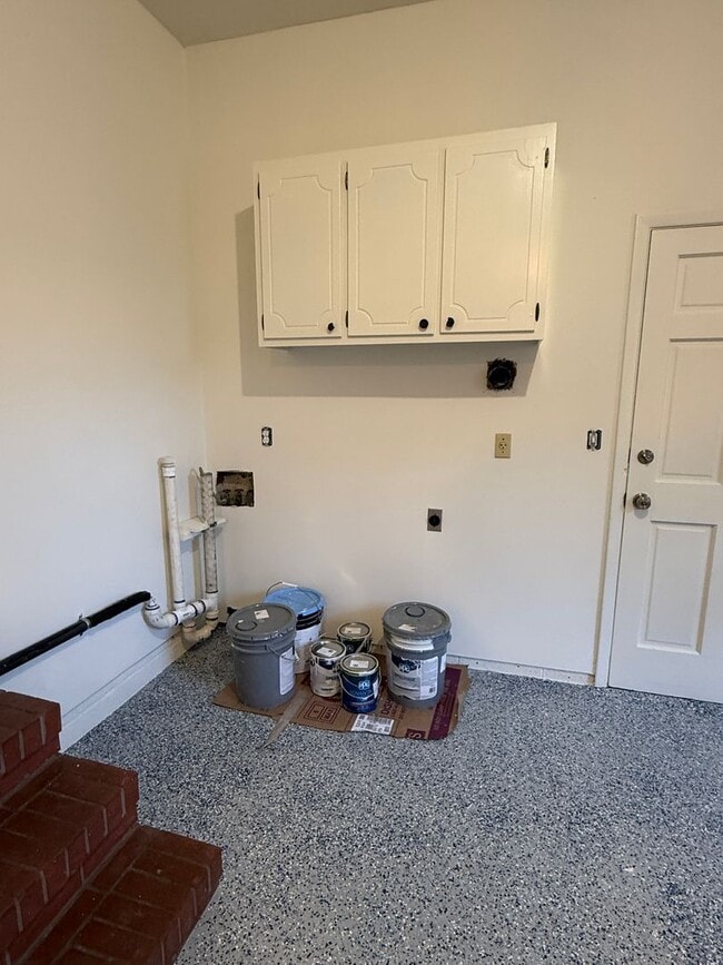 Building Photo - 3/3 Totally Renovated House on Sylvan Drive - Lincoln Forest