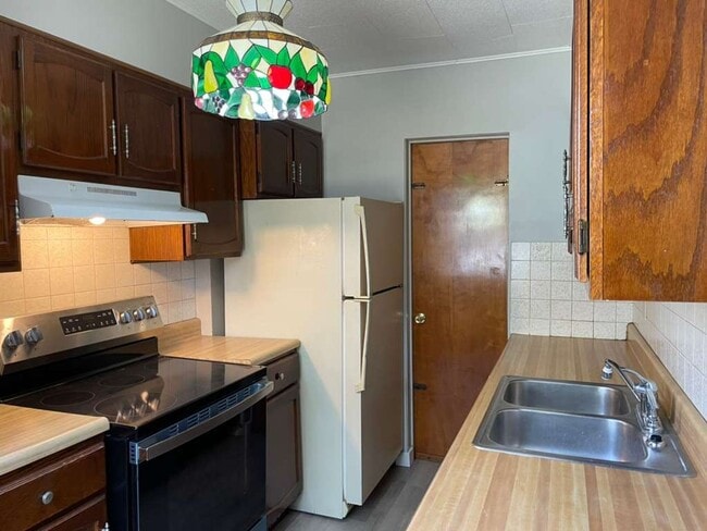 Building Photo - 1614