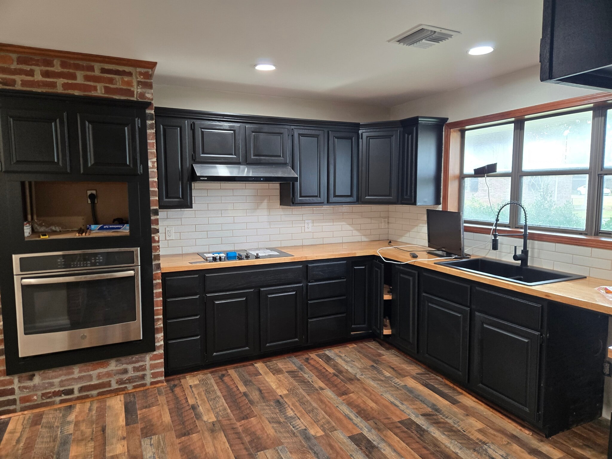 Building Photo - 115 Sandager Ave