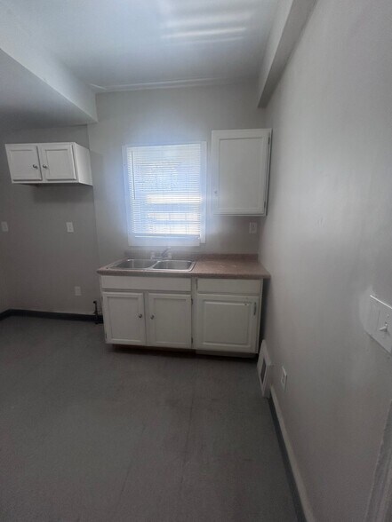 Building Photo - 2163 E 84th St