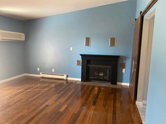 Building Photo - 2523 Claremont Ct NE