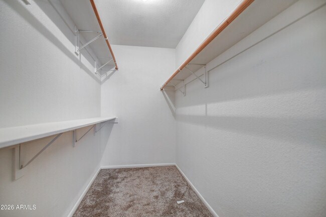 Building Photo - 815 E Calle Del Norte