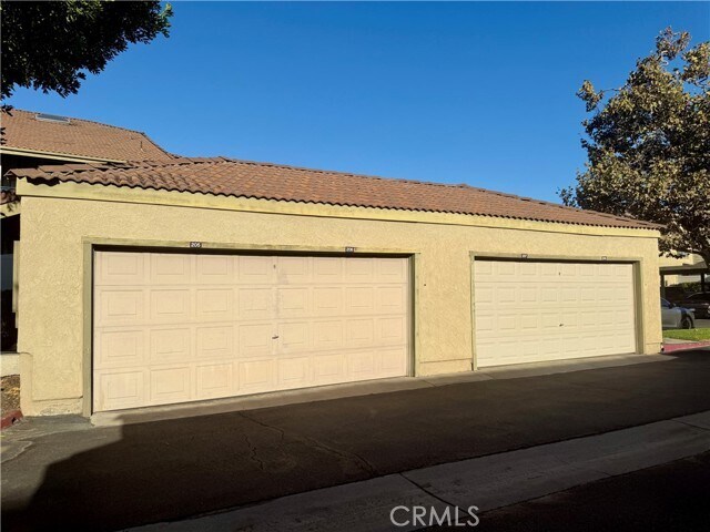 Building Photo - 58 Carriage Way