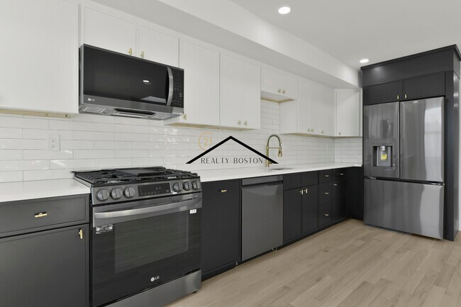 Building Photo - 280-282 Sumner Unit 3