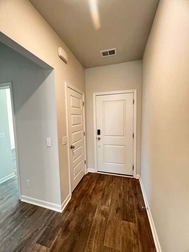 Building Photo - Welcome To The Preserves At Hiltonhead Lakes