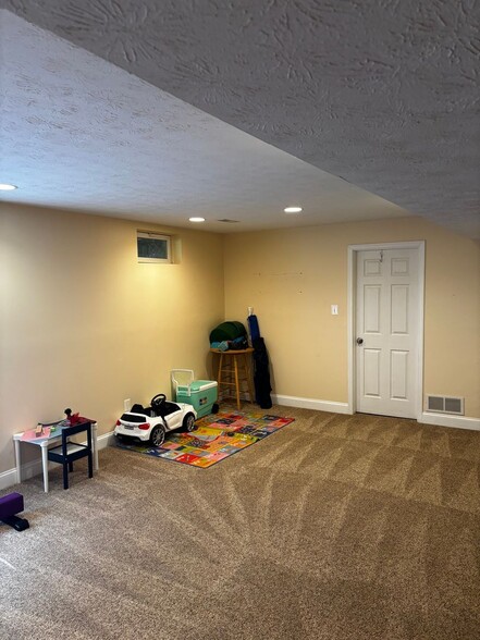 Building Photo - 420 Patriots Way