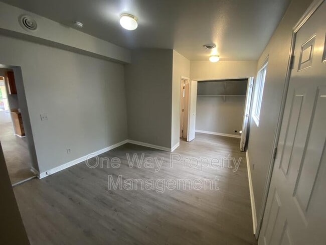 Building Photo - 321 3rd St