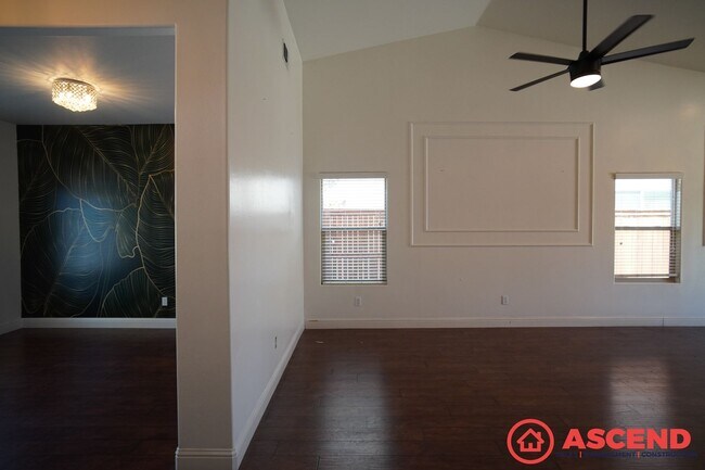 Building Photo - Phenomenal Home In Gossamer Grove!